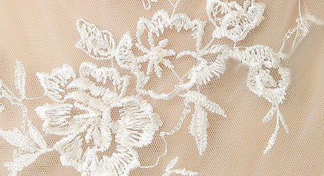 Ricamo delicato | Sposalee